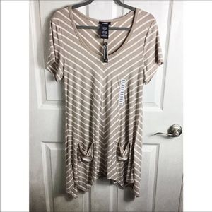 3/25$🌈 Premise Tan White Chevron Tunic Top NWT